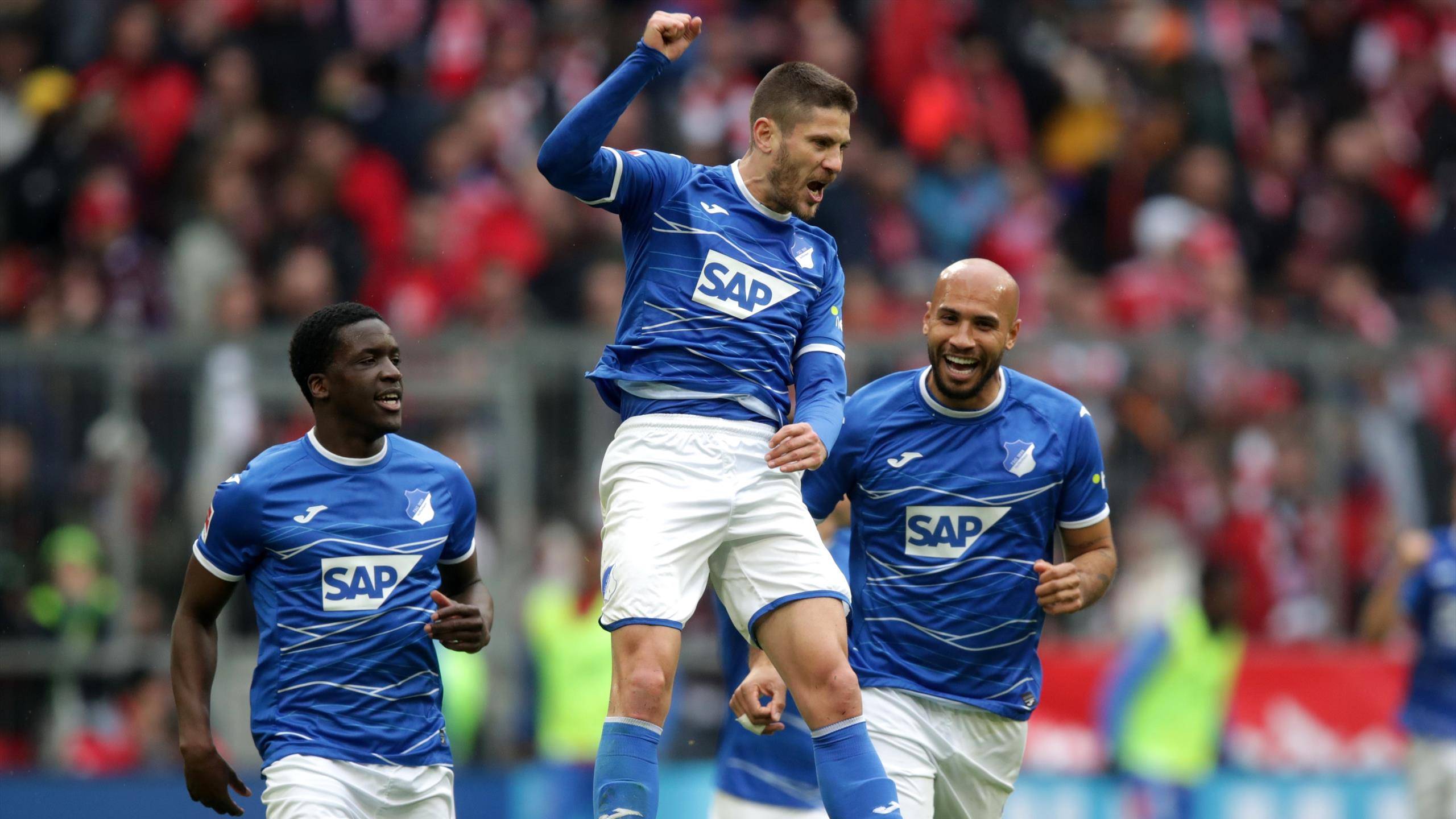 九游体育-穆古鲁扎意外战胜巴塞罗那，出色防守引爆全场！全场沸腾不已(穆古鲁扎技术特点)